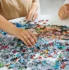 PUZZLE TREFL 1000 Regali di Coca-Cola da Babbo Natale 10921 Anteprima dell’immagine prodotto 3