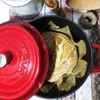 LAVA Kochtopf mit Deckel aus emailliertem Gusseisen Rot mit Produktbild-Vorschau 6