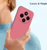 A person's shoulder and hand holding a pink phone case. Produktbild-Vorschau