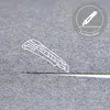 Rasenteppich wird mit einem Cuttermesser zugeschnitten Produktbild-Vorschau