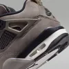 Close-up of the heel and sole of a Nike Air Jordan 4 sneaker. Produktbild-Vorschau