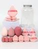 Ein Set rosa Make-up-Schwämme in einem Mixbecher und Produktbild-Vorschau 6