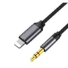 A close-up shot of an audio cable with two connectors. Anteprima dell’immagine prodotto