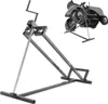 A black metal lawn tractor lift is shown on a white background. A lawn tractor is shown lifted on the right side of the image. Podgląd zdjęcia produktu