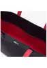 Interior view of a black and red tote bag. Anteprima dell’immagine prodotto