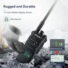 A rugged walkie-talkie is shown in a rocky, construction-like environment, with text highlighting its durability and screen features. Anteprima dell’immagine prodotto