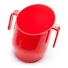 A red baby cup with two handles on a white background. Anteprima dell’immagine prodotto