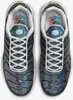 A top-down view of a pair of Nike Air Max Plus sneakers. Produktbild-Vorschau
