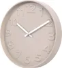 A close-up, angled view of a beige wall clock with raised numbers and white hands. Anteprima dell’immagine prodotto