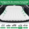 An inflatable mattress is shown inside the trunk of a car, with green arrows indicating airflow and text overlaying the top of the image. Below the car, icons of different vehicle types are displayed with German labels. Voir les images du produit