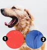 A golden retriever dog is yawning, with two circular insets showing fabric textures. One inset is red with water droplets, and the other is blue mesh. Voir les images du produit