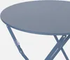 A close-up view of a round, foldable bistro table. Anteprima dell’immagine prodotto