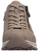 Auf dem Bild ist ein beiger Freizeitschuh zu sehen der aus hochwertigem Material gefertigt wurde. Man sieht den Schuh von der Außenseite gezeigt die Sohle hat ein leichtes Profil. Vista previa de la imagen del producto