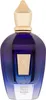 A studio shot of a perfume bottle. Voir les images du produit