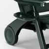 A close-up view of the wheel and a small tray on a dark green plastic lounge chair. Anteprima dell’immagine prodotto