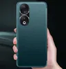A hand holds a dark green phone case with a textured finish, showcasing the camera cutout. Anteprima dell’immagine prodotto
