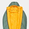 Der Innenraum des Comfort Fiber Bag -5C Schlafsacks von Mammut; in grün und orange; zeigt die weiche Fütterung und den Reißverschluss. Podgląd zdjęcia produktu