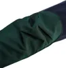 Close-up of a dark blue fleece sleeve with a dark green reinforced elbow patch. Voir les images du produit