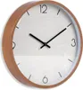 Horloge murale avec finition en bois et chiffres noirs Voir les images du produit 1