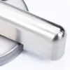Close-up of a metal door lock mechanism. Voir les images du produit