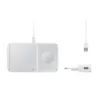 A white wireless charger and its accessories are displayed against a white background. Produktbild-Vorschau