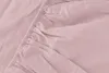 A close-up view of a pink fitted sheet, showing the elasticized edge. Náhled obrázku produktu
