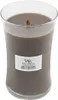 A close-up studio shot of a Woodwick Sand & Driftwood scented candle in a clear glass jar. Podgląd zdjęcia produktu