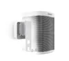 A white wall mount for a Sonos speaker is shown attached to a white wall. Voir les images du produit