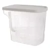 A clear, studio shot of a transparent food storage container with a gray lid and a handle. The container has measurement markings on its side. Anteprima dell’immagine prodotto