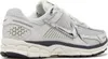 A side view of a white and gray Nike sneaker. Produktbild-Vorschau
