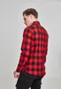 A man is shown from the back wearing a red and black checkered flannel shirt. Produktbild-Vorschau