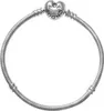 A silver Pandora bracelet with a heart-shaped charm. Náhled obrázku produktu