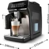 A fully automatic espresso machine with a glass of latte on its drip tray, with dimensions indicated by lines and text. Náhled obrázku produktu