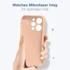 A hand holding a pink phone case against a light blue background with marketing text. Produktbild-Vorschau