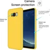 A yellow phone case is shown next to a smartphone, with text highlighting features. Produktbild-Vorschau