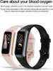 Two smartwatches are displayed on a white background, with text above them describing blood oxygen monitoring. Produktbild-Vorschau