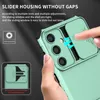 A hand is shown sliding a camera cover on a turquoise phone case. Produktbild-Vorschau
