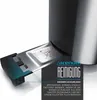 Close-up of a toaster's crumb tray with text overlay describing cleaning instructions. Voir les images du produit