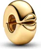 A close-up studio shot of a gold charm clip. Podgląd zdjęcia produktu