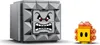 A large gray LEGO Thwomp block and a small yellow LEGO Fire Bro block are displayed side-by-side against a white background. Náhled obrázku produktu