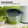 A close-up of a juicer attachment with celery juice and chopped celery. Produktbild-Vorschau