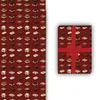 Leckeres Pralinen Geschenkpapier mit Blüten Muster auf rot Produktbild-Vorschau 3