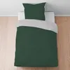 A duvet cover and pillowcase set laid out on a bed. Produktbild-Vorschau