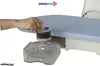 A hand is shown holding a filter cartridge over a water reservoir on an ironing board. Produktbild-Vorschau