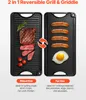A reversible grill and griddle with food items on each side, illustrating its dual functionality. Náhľad obrázku produktu
