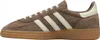 A side profile of an Adidas Handball Spezial sneaker. Voir les images du produit
