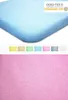 A close-up of a blue fitted sheet with a row of color swatches below it, and a pink fitted sheet filling the bottom of the image. Produktbild-Vorschau