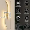 A wall lamp with dimensions and feature icons. Voir les images du produit