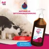 A bottle of VITAR Veterinae Artivit syrup is shown next to a cat and a dog eating from a red bowl. The background is a soft focus image of the animals and a pink and white graphic overlay. Produktbild-Vorschau