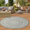 Tapis rond d'extérieur à motifs ethniques - gris et blanc Voir les images du produit 1